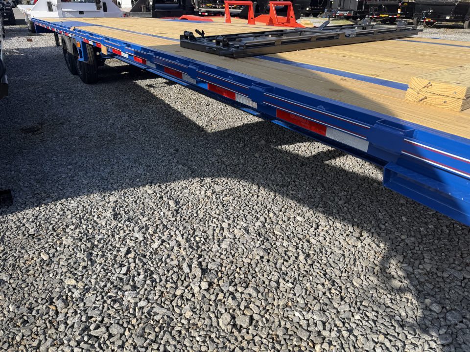 New 2026 Diamond C FMAX208 GOOSENECK TRAILER 32” FLAT DECK 18 PLY TIRES