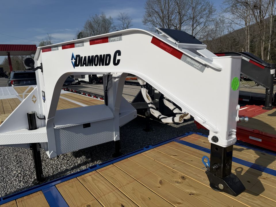 New 2026 Diamond C FMAX212 GOOSENECK TRAILER PACESETTER EDITION HYDRO DOVE & JACKS DISC BRAKES 17.5 ALUMINUM OUTER RIMS