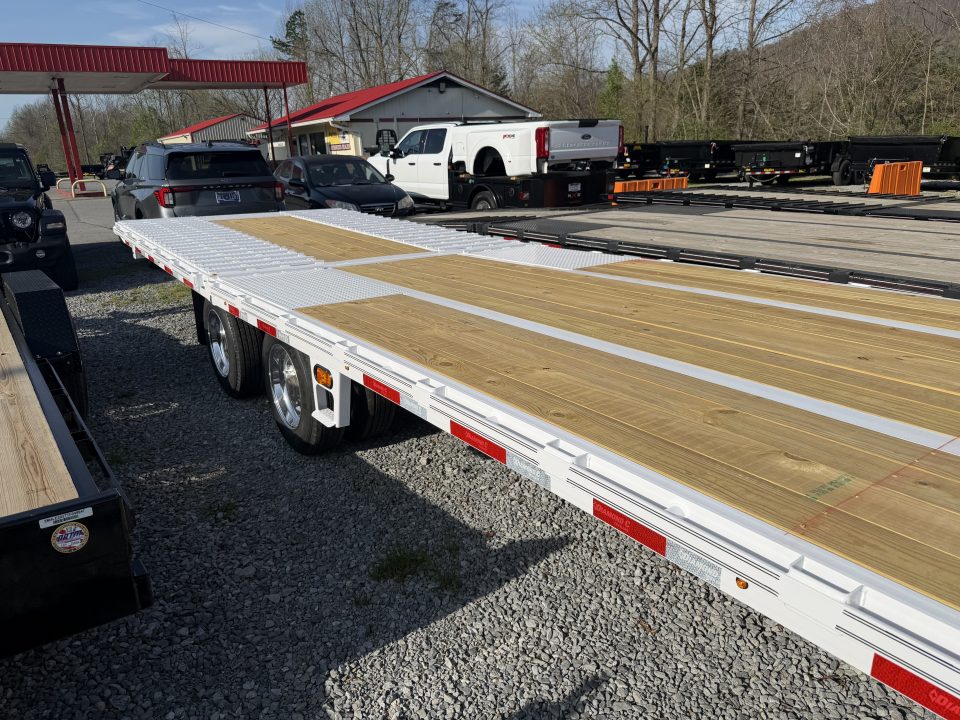 New 2026 Diamond C FMAX212 GOOSENECK TRAILER PACESETTER EDITION HYDRO DOVE & JACKS DISC BRAKES 17.5 ALUMINUM OUTER RIMS