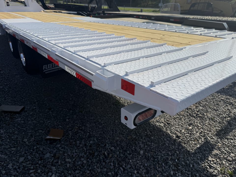 New 2026 Diamond C FMAX212 GOOSENECK TRAILER PACESETTER EDITION HYDRO DOVE & JACKS DISC BRAKES 17.5 ALUMINUM OUTER RIMS