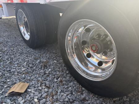 New 2026 Diamond C FMAX212 GOOSENECK TRAILER PACESETTER EDITION HYDRO DOVE & JACKS DISC BRAKES 17.5 ALUMINUM OUTER RIMS