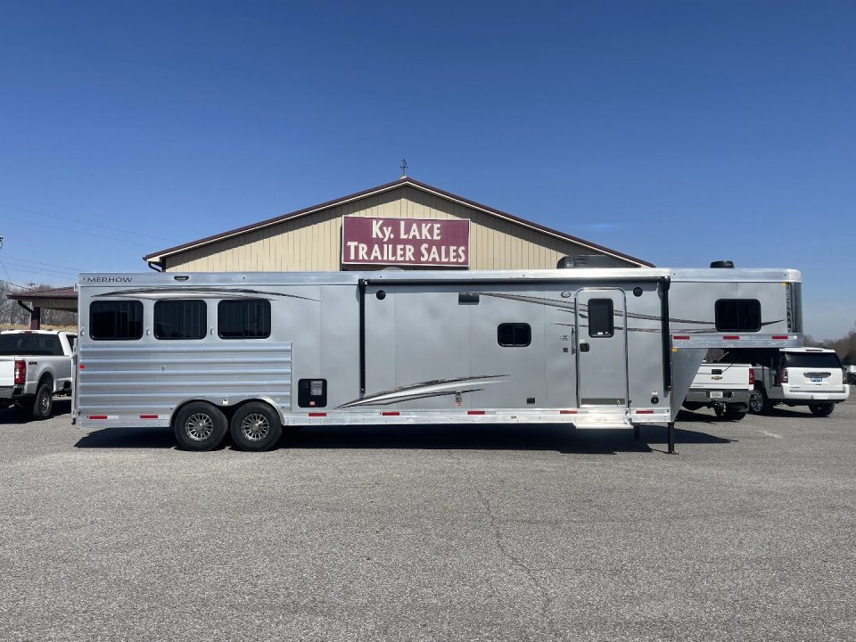 New 2026 Merhow Trailers 8316 RWS-ANGLED FARMHOUSE Horse Trailer