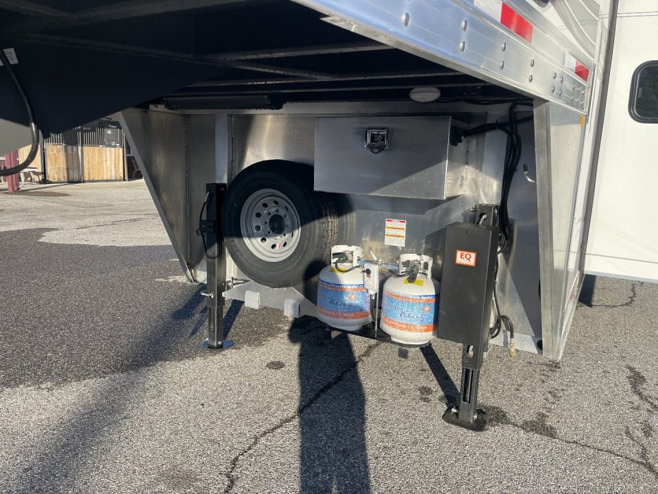 New 2026 Merhow Trailers 8314-B RWS Horse Trailer