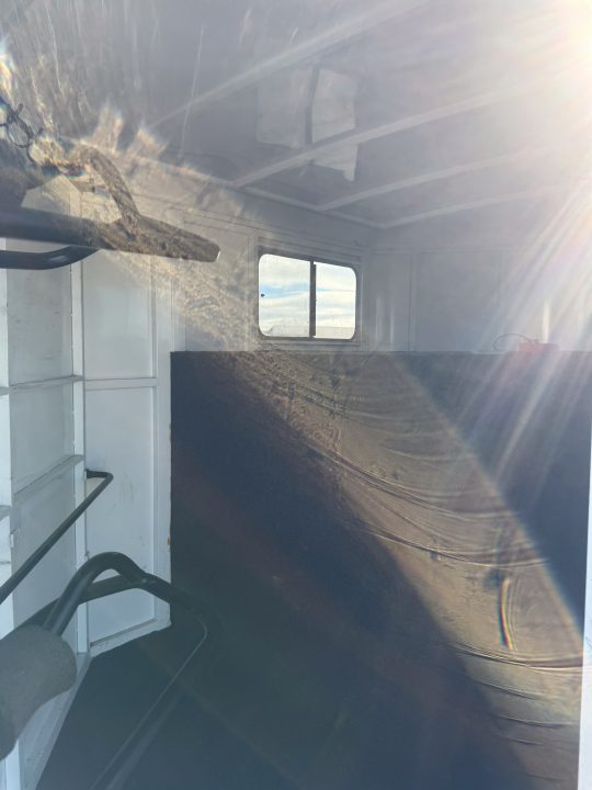Used 2004 Logan Coach 3H GN CONTENDER Horse Trailer