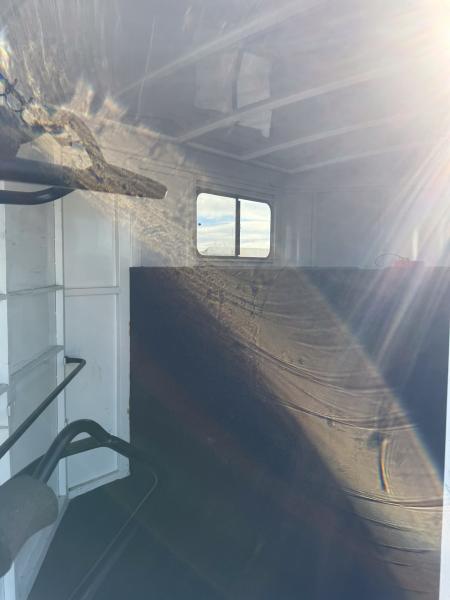 Used 2004 Logan Coach 3H GN CONTENDER Horse Trailer
