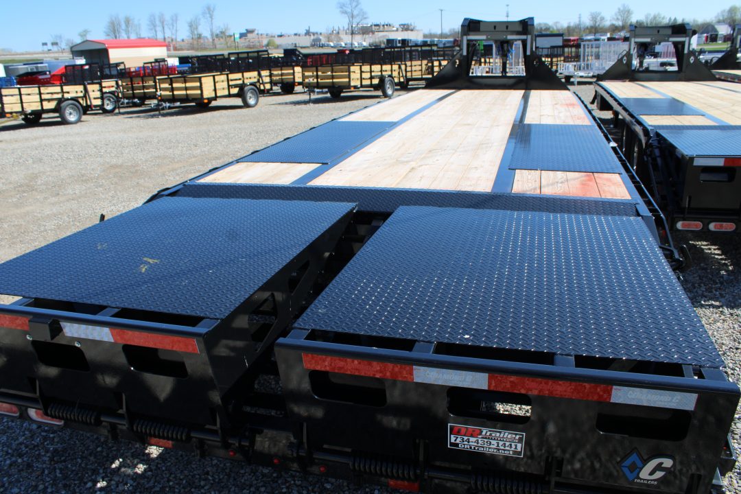 New 2026 Diamond C Trailers 30' MR GN 25K GVWR STOCK ID 52233 Equipment Trailer
