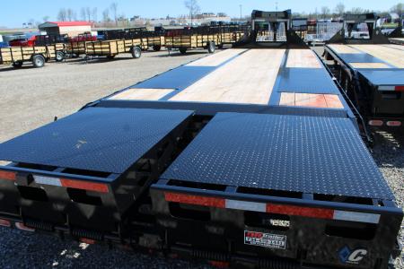 New 2026 Diamond C Trailers 30' MR GN 25K GVWR STOCK ID 52233 Equipment Trailer