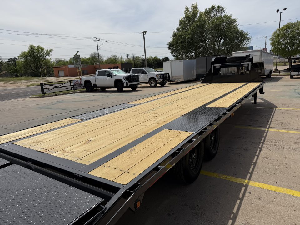 New #262702 2026 TOP HAT GN159 32 X 102 TANDEM AXLE 14K FLATBED GOOSENECK W/ JUMBO RAMPS