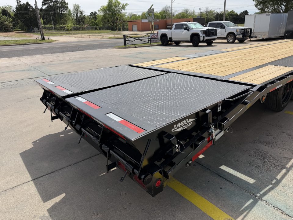 New #260214 2026 TOP HAT GN159 32 X 102 TANDEM AXLE 16K FLATBED GOOSENECK W/ JUMBO RAMPS