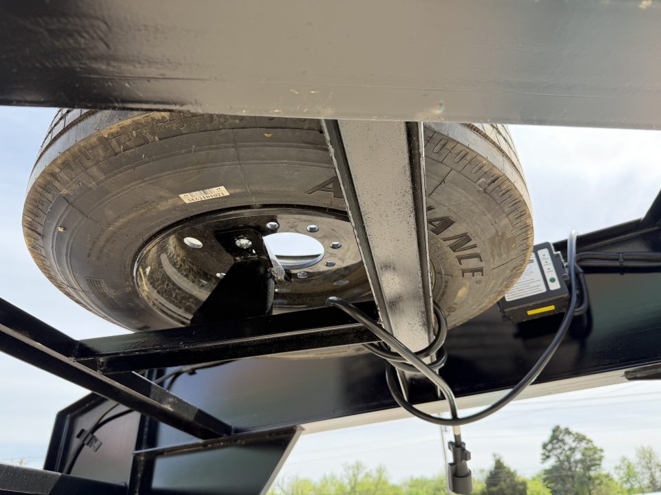 New #260214 2026 TOP HAT GN159 32 X 102 TANDEM AXLE 16K FLATBED GOOSENECK W/ JUMBO RAMPS