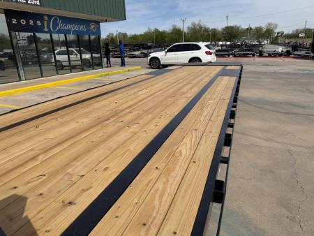 New #260214 2026 TOP HAT GN159 32 X 102 TANDEM AXLE 16K FLATBED GOOSENECK W/ JUMBO RAMPS