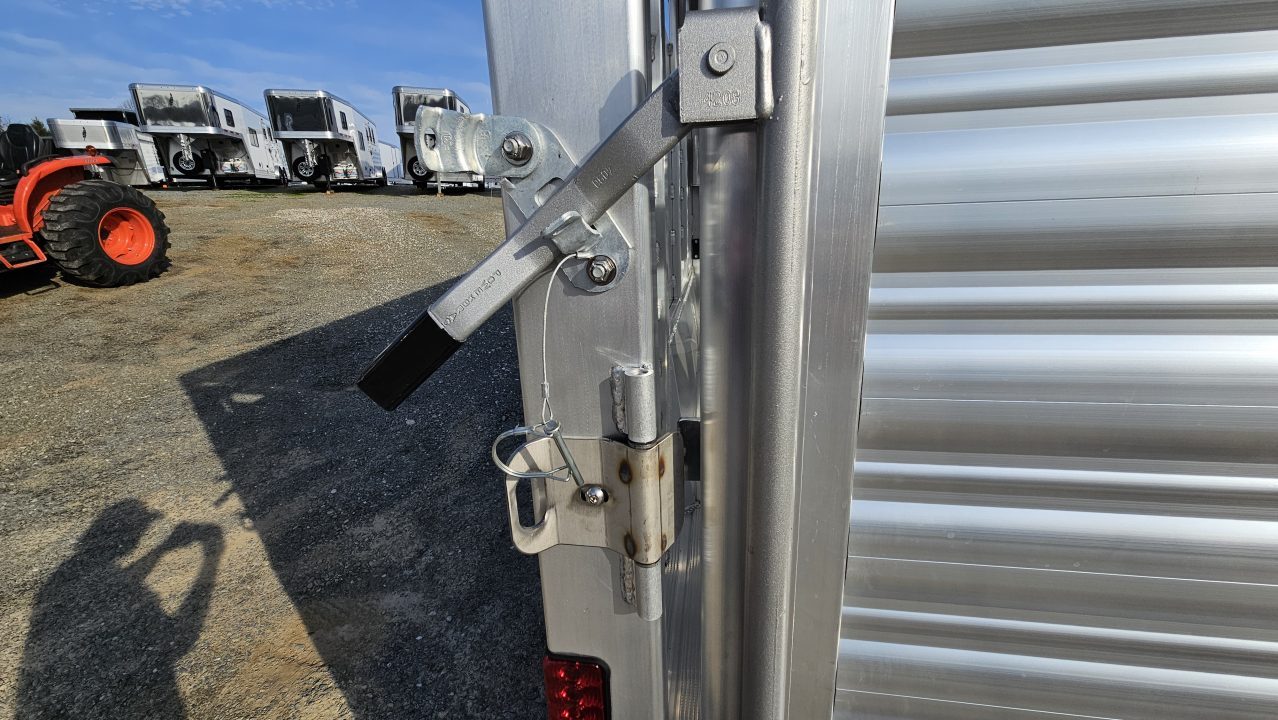 New 2026 Featherlite Trailers GOOSENECK 8127 7X24TA Stock / Stock Combo Trailer