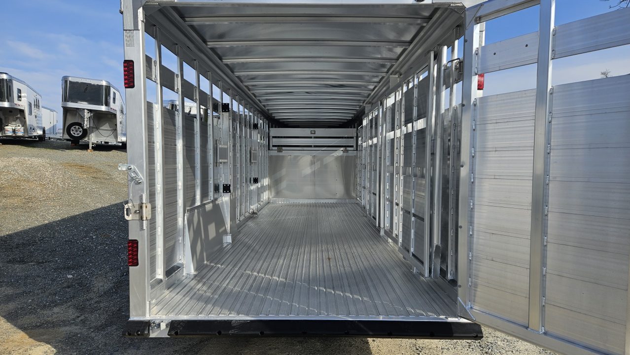 New 2026 Featherlite Trailers GOOSENECK 8127 7X24TA Stock / Stock Combo Trailer