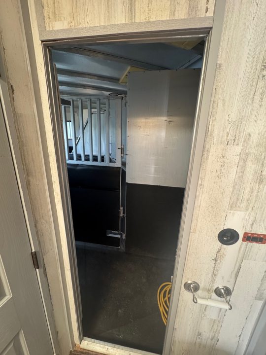 Consignment 2007 Sundowner 8014LQ Horse Trailer