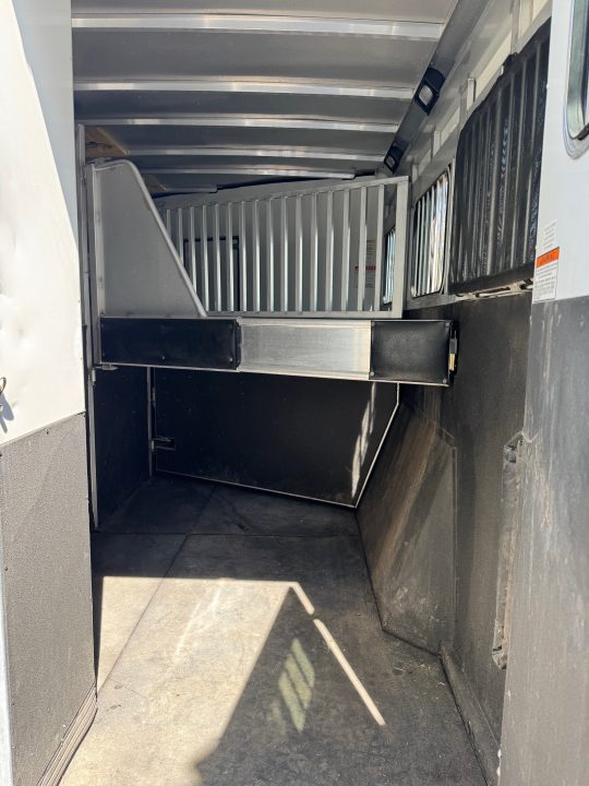 Consignment 2007 Sundowner 8014LQ Horse Trailer