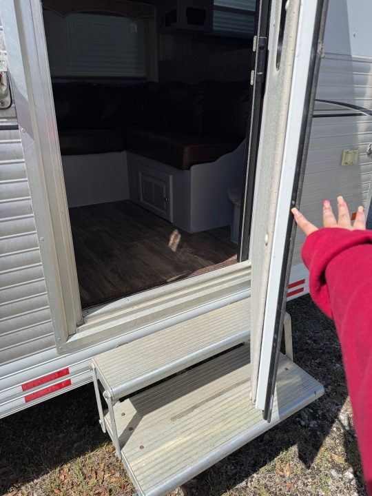 Consignment 2007 Sundowner 8014LQ Horse Trailer