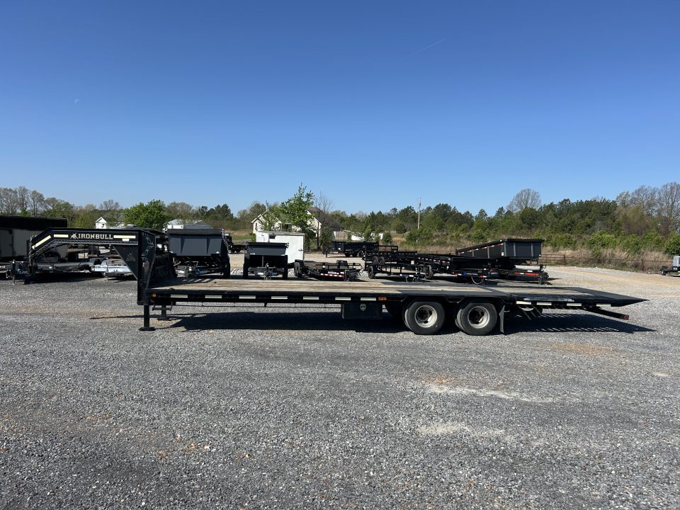 Used 2018 Iron Bull 102"X32' Hyd Dove Gooseneck Trailer