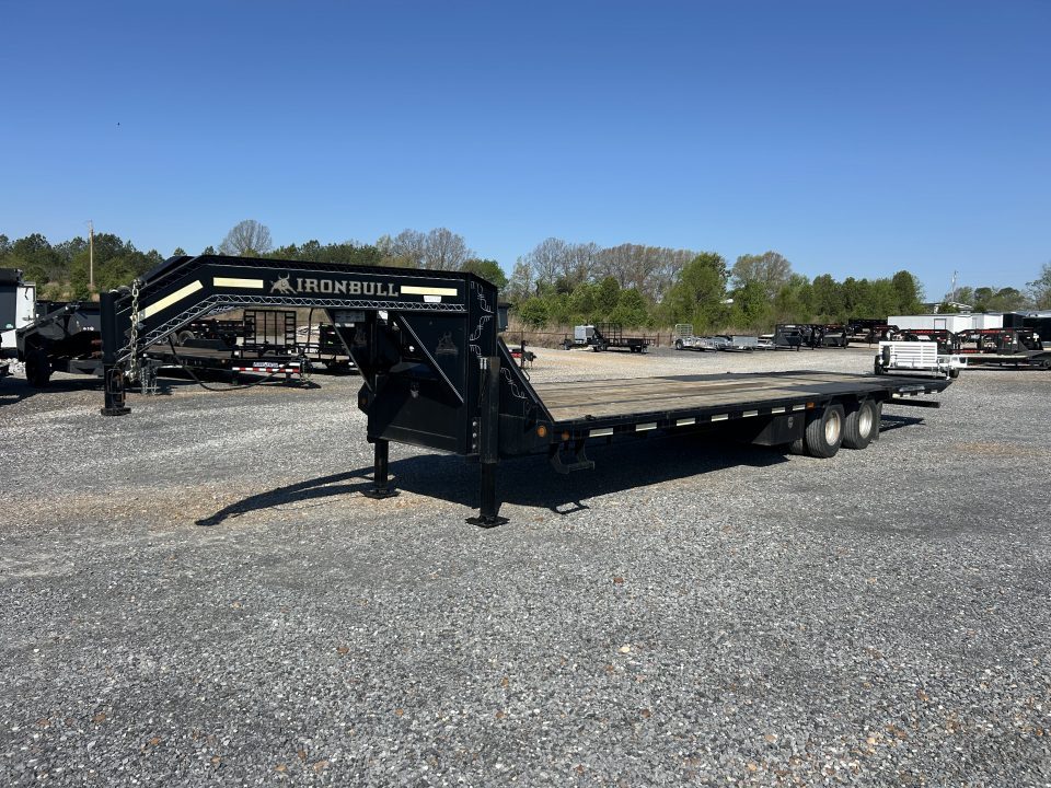 Used 2018 Iron Bull 102"X32' Hyd Dove Gooseneck Trailer