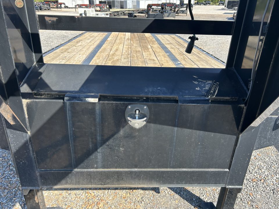 Used 2018 Iron Bull 102"X32' Hyd Dove Gooseneck Trailer