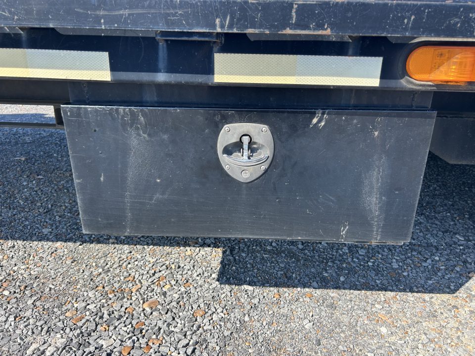 Used 2018 Iron Bull 102"X32' Hyd Dove Gooseneck Trailer