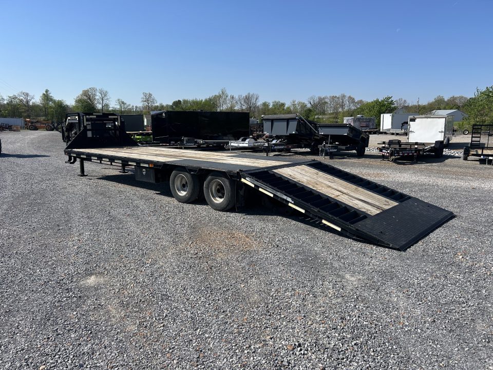 Used 2018 Iron Bull 102"X32' Hyd Dove Gooseneck Trailer