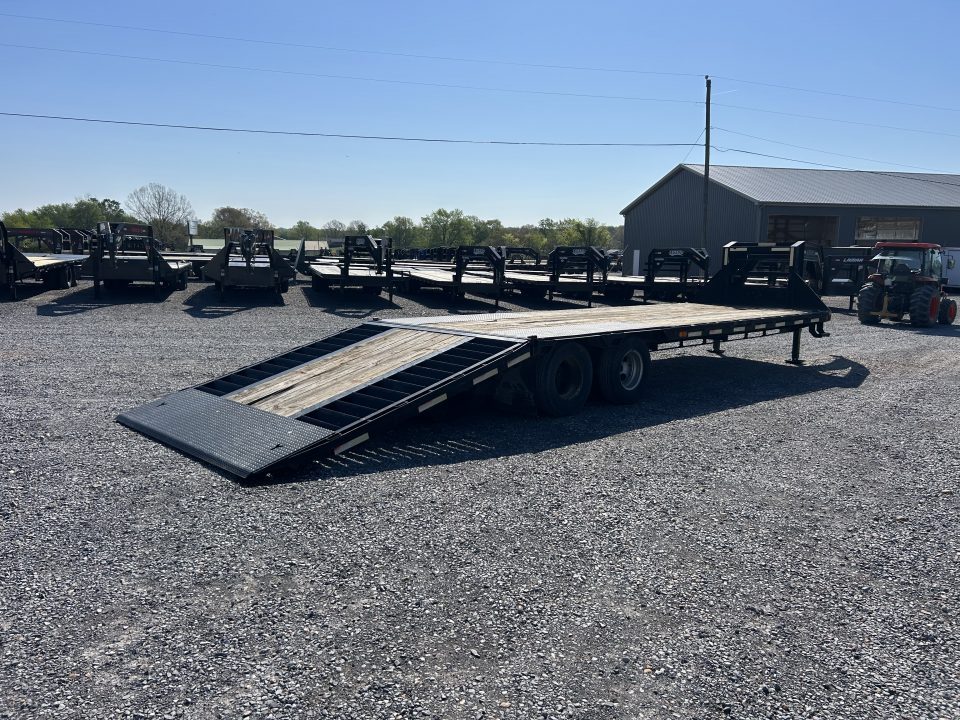 Used 2018 Iron Bull 102"X32' Hyd Dove Gooseneck Trailer
