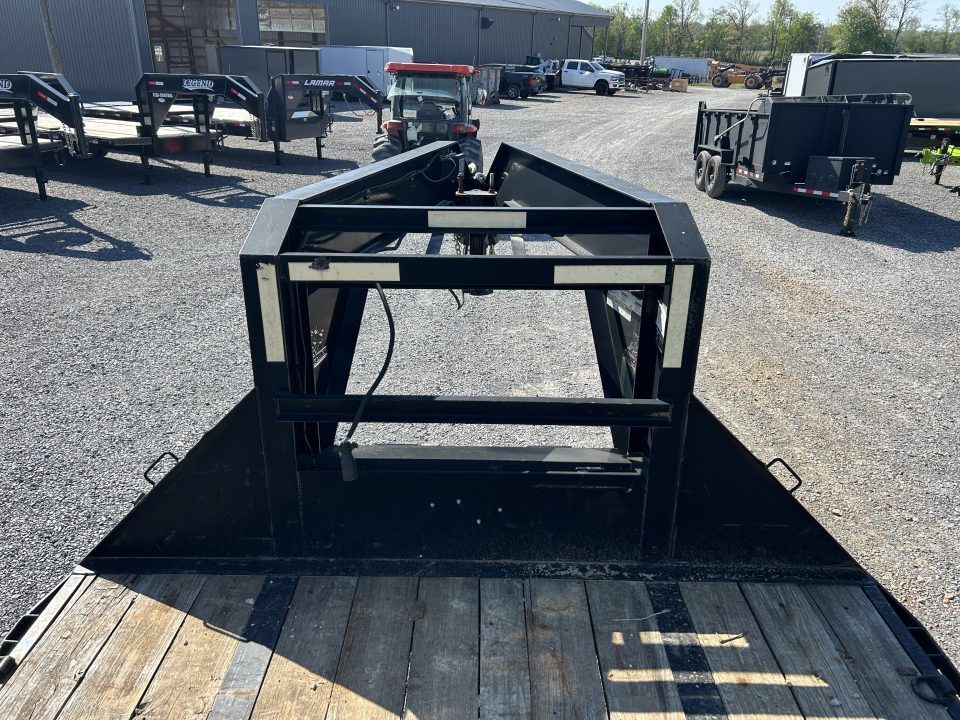 Used 2018 Iron Bull 102"X32' Hyd Dove Gooseneck Trailer