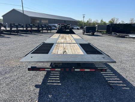 Used 2018 Iron Bull 102"X32' Hyd Dove Gooseneck Trailer