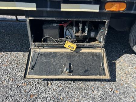 Used 2018 Iron Bull 102"X32' Hyd Dove Gooseneck Trailer