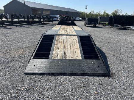 Used 2018 Iron Bull 102"X32' Hyd Dove Gooseneck Trailer