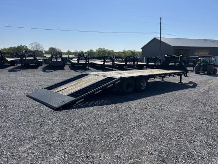 Used 2018 Iron Bull 102"X32' Hyd Dove Gooseneck Trailer