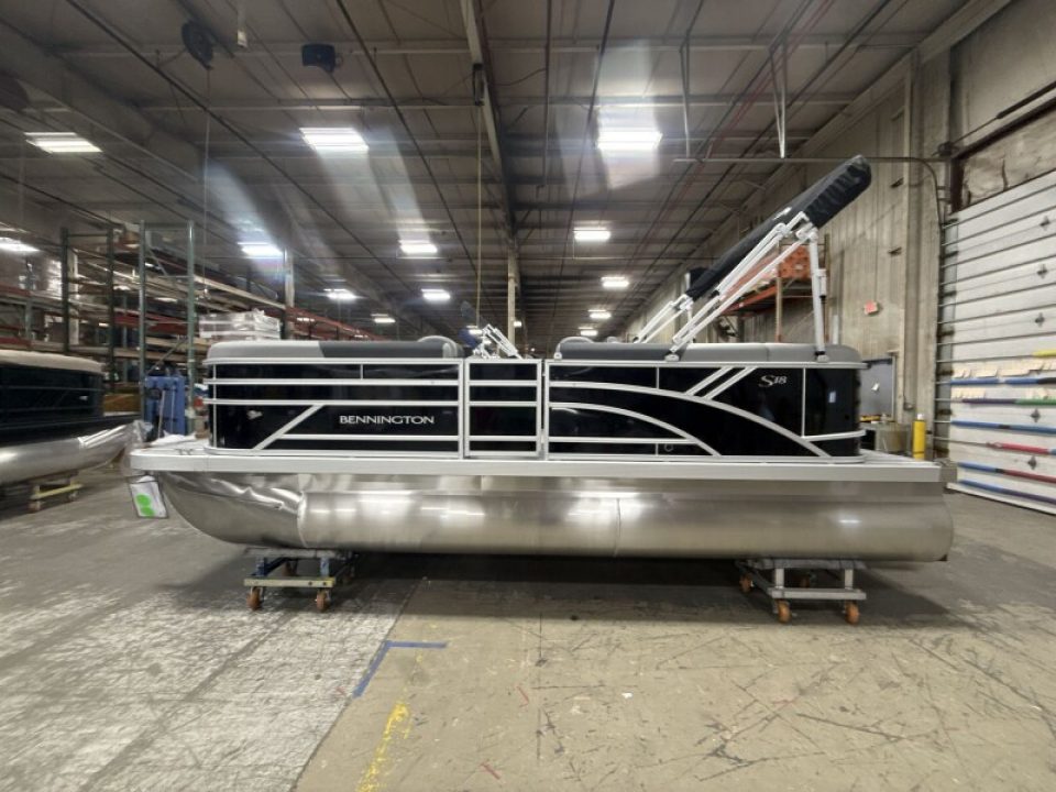 New 2026 Bennington 188 SL Pontoon Boat