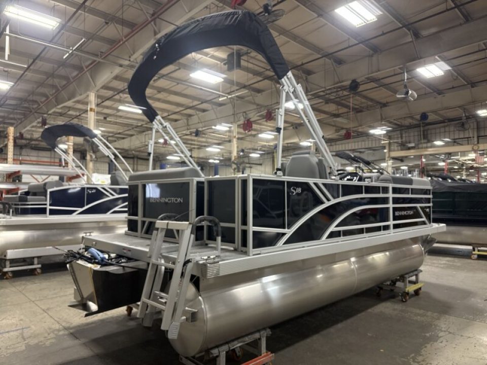 New 2026 Bennington 188 SL Pontoon Boat