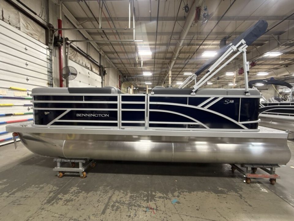New 2026 Bennington 188 SL Pontoon Boat