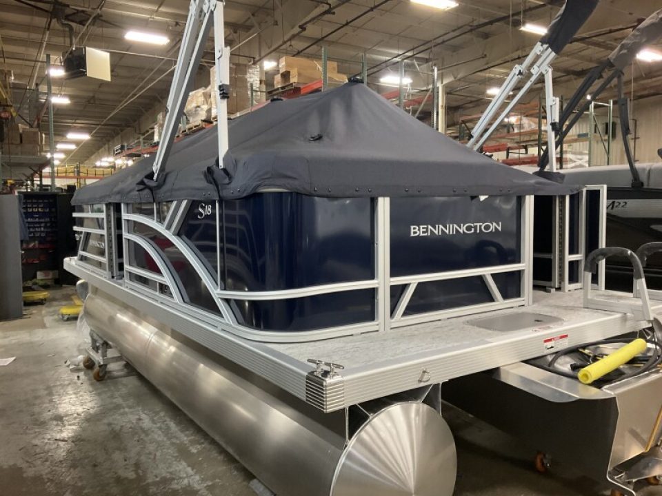 New 2026 Bennington 188 SL Pontoon Boat