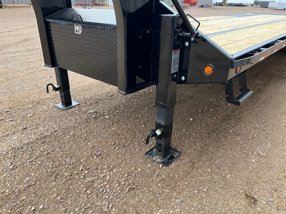 New 2026 PJ Trailers 32 Low Profile LD Tandem Dual Gooseneck Trailer