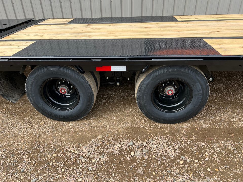 New 2026 PJ Trailers 32 Low Profile LD Tandem Dual Gooseneck Trailer