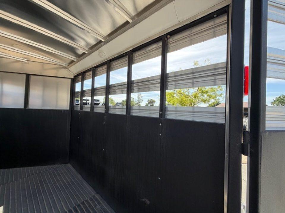 New 2026 Logan Coach BULLSEYE3BP BULLSEYE 3H BP Horse Trailer
