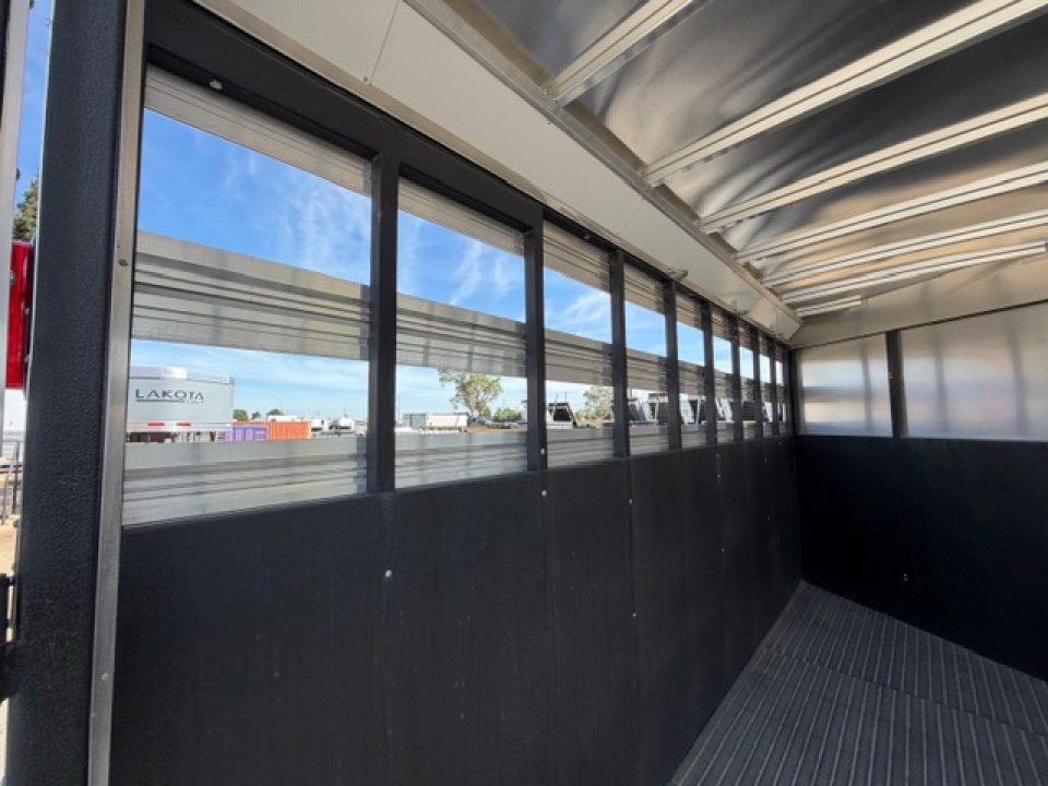 New 2026 Logan Coach BULLSEYE3BP BULLSEYE 3H BP Horse Trailer