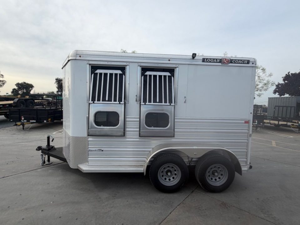 New 2026 Logan Coach BULLSEYE2BP BULLSEYE 2H BP Horse Trailer
