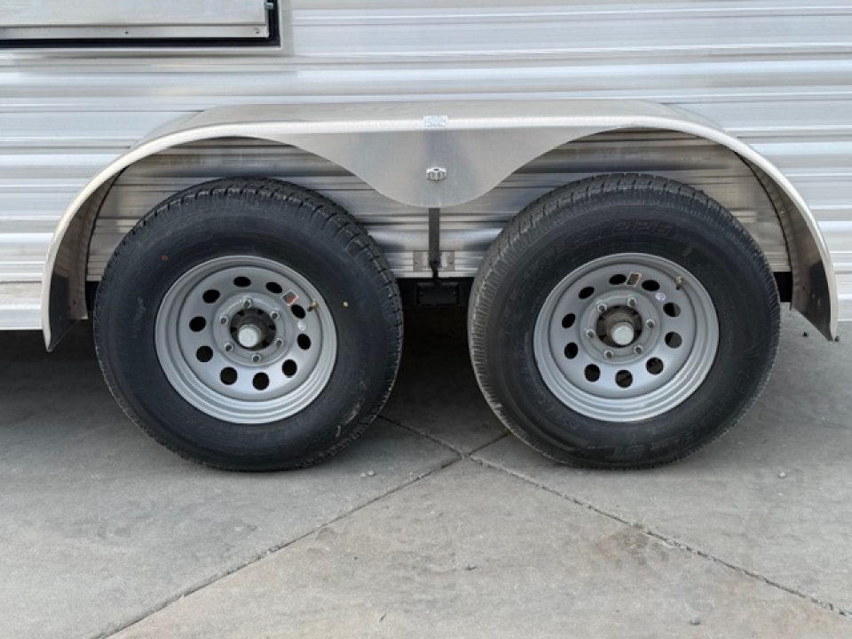 New 2026 Logan Coach BULLSEYE2BP BULLSEYE 2H BP Horse Trailer
