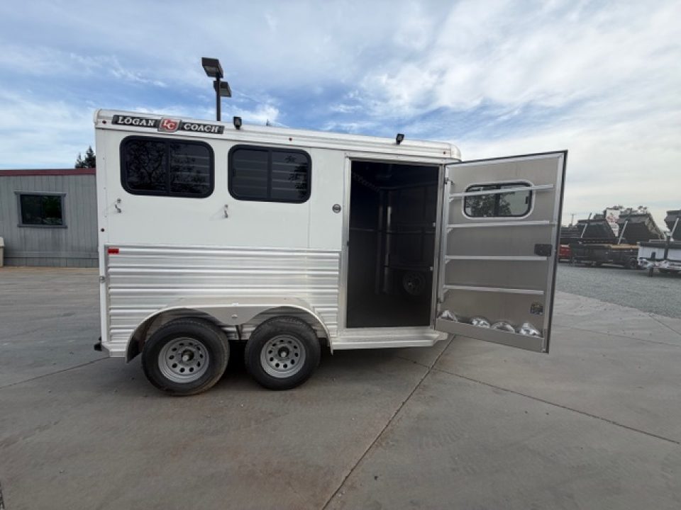 New 2026 Logan Coach BULLSEYE2BP BULLSEYE 2H BP Horse Trailer