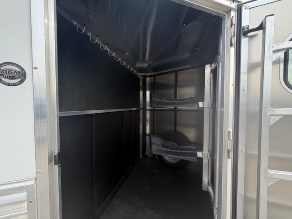 New 2026 Logan Coach BULLSEYE2BP BULLSEYE 2H BP Horse Trailer