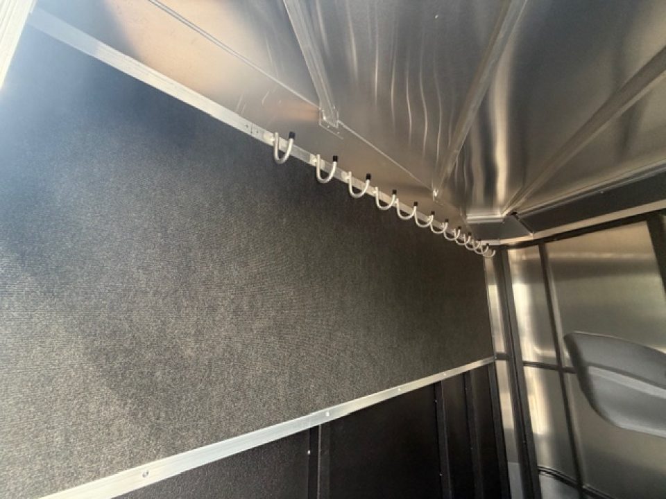 New 2026 Logan Coach BULLSEYE2BP BULLSEYE 2H BP Horse Trailer