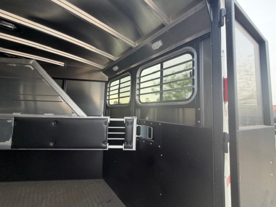 New 2026 Logan Coach BULLSEYE2BP BULLSEYE 2H BP Horse Trailer