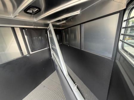 New 2026 Logan Coach BULLSEYE2BP BULLSEYE 2H BP Horse Trailer