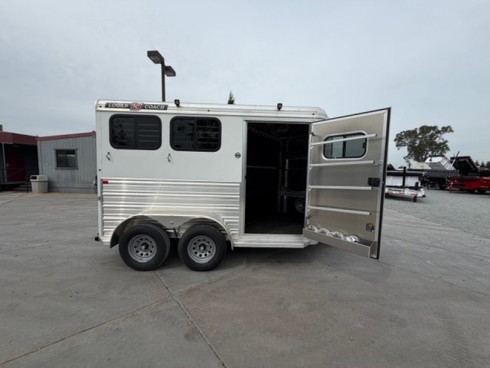 New 2026 Logan Coach BULLSEYE2BP BULLSEYE 2H BP Horse Trailer