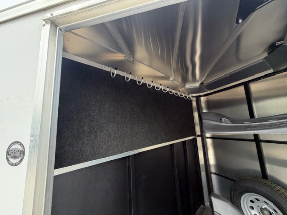 New 2026 Logan Coach BULLSEYE2BP BULLSEYE 2H BP Horse Trailer