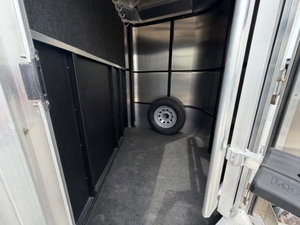 New 2026 Logan Coach BULLSEYE2BP BULLSEYE 2H BP Horse Trailer