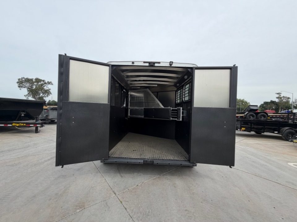New 2026 Logan Coach BULLSEYE2BP BULLSEYE 2H BP Horse Trailer